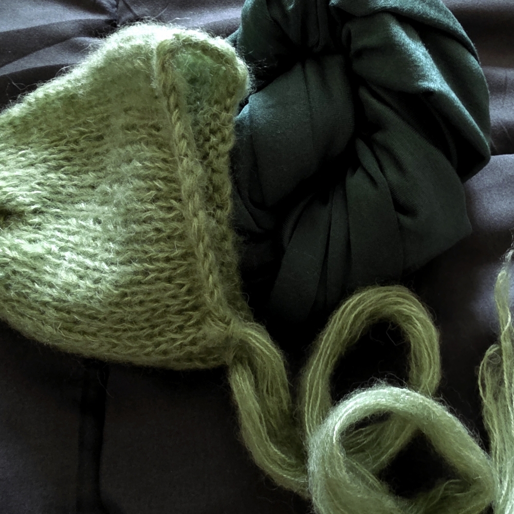 Green Wrap + Bonnet Props